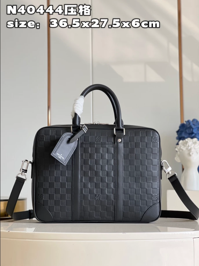 LOUIS VUITTON PORTE-DOCUMENTS VOYAGE PM - LBV397