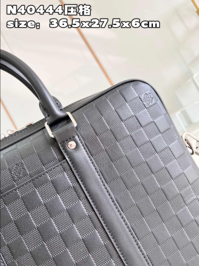 LOUIS VUITTON PORTE-DOCUMENTS VOYAGE PM - LBV397