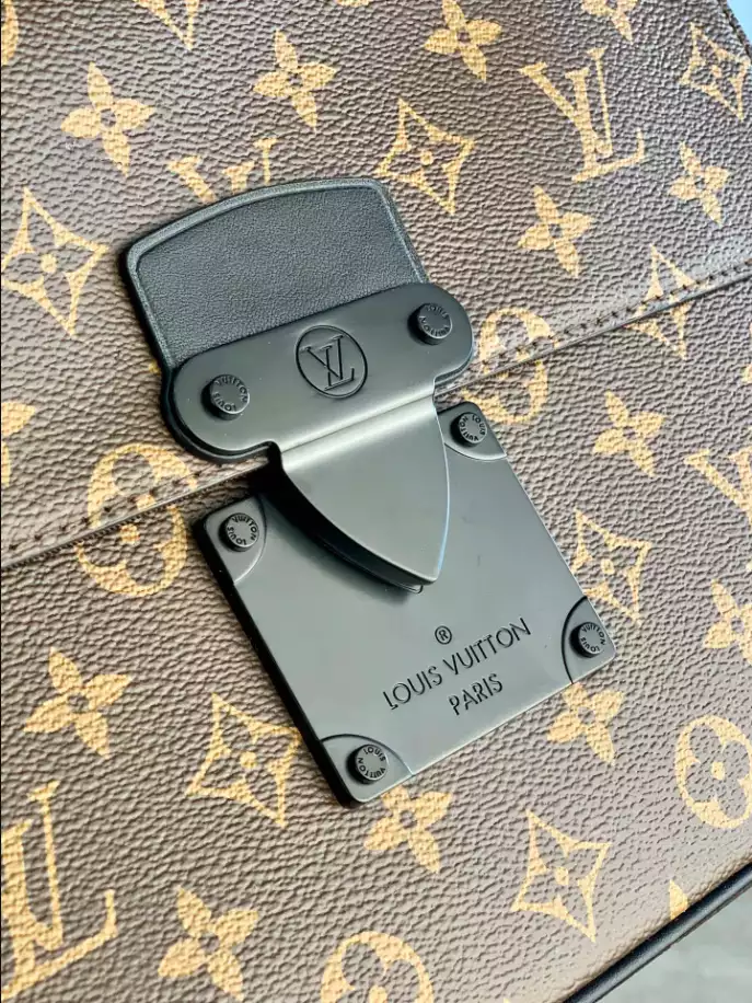 LOUIS VUITTON S LOCK A4 POUCH - LBV421