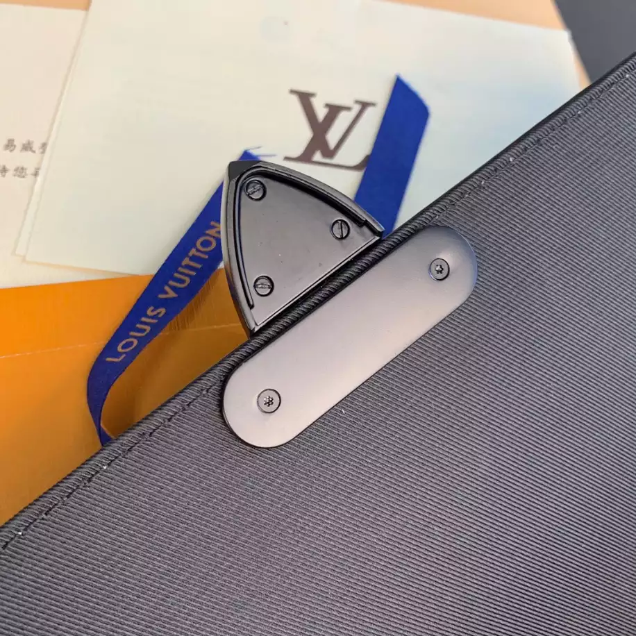 LOUIS VUITTON S LOCK A4 POUCH - LBV421