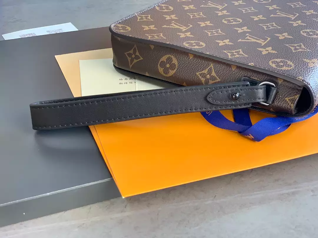 LOUIS VUITTON S LOCK A4 POUCH - LBV421