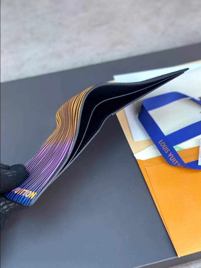 LOUIS VUITTON SLENDER WALLET - LBV399