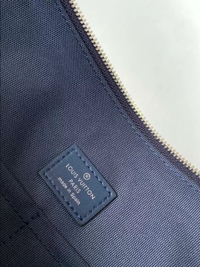 LOUIS VUITTON TAKEOFF BRIEFCASE - LBV393