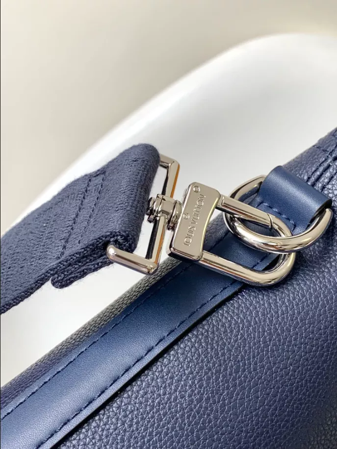 LOUIS VUITTON TAKEOFF BRIEFCASE - LBV393