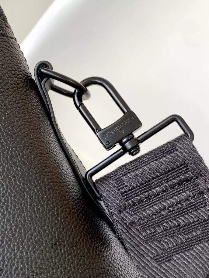 LOUIS VUITTON TAKEOFF BRIEFCASE - LBV394