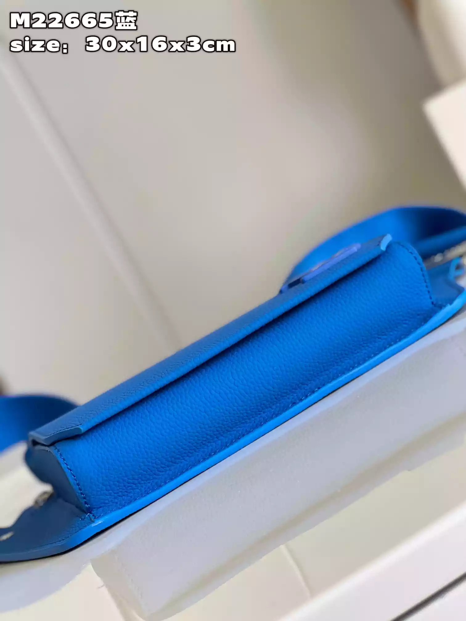 LOUIS VUITTON TAKEOFF SLINGBAG - LBV419