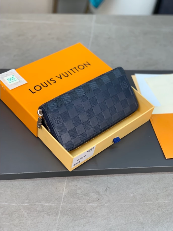 LV ZIPPY VERTICAL WALLET DAMIER INFINI LEATHER - LBV402