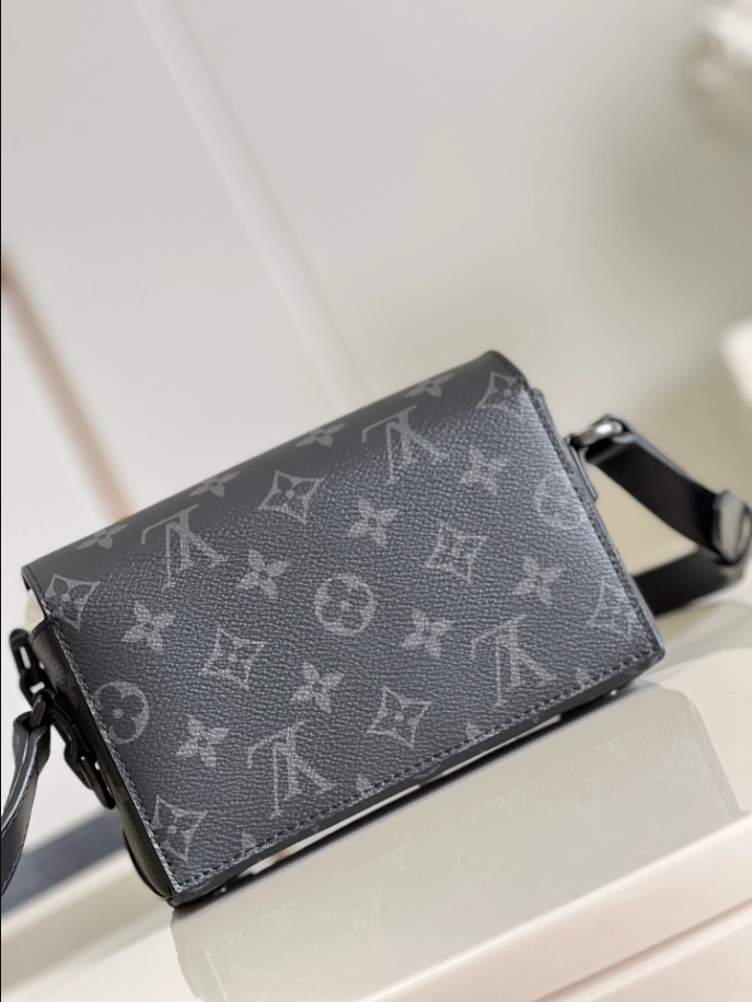 Louis Vuitton Steamer Wearable Wallet -RRG066