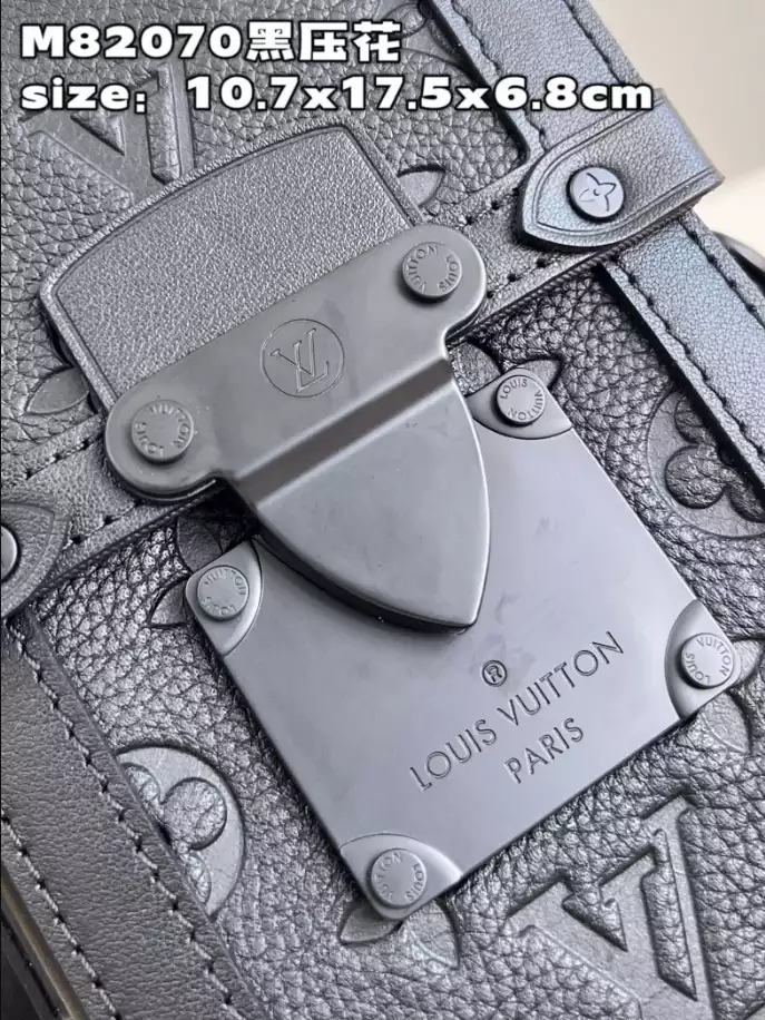 Louis Vuitton Vertical Trunk Wearable Wallet - RRG063