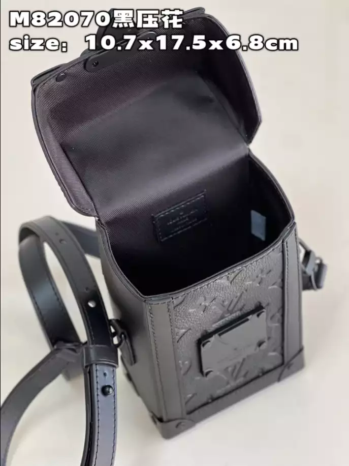 Louis Vuitton Vertical Trunk Wearable Wallet - RRG063