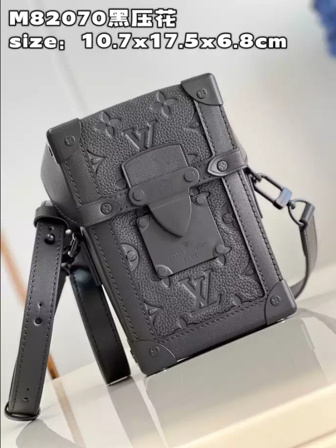 Louis Vuitton Vertical Trunk Wearable Wallet - RRG063