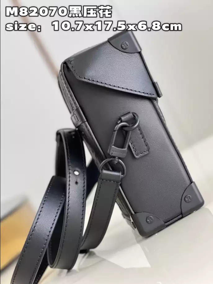 Louis Vuitton Vertical Trunk Wearable Wallet - RRG063