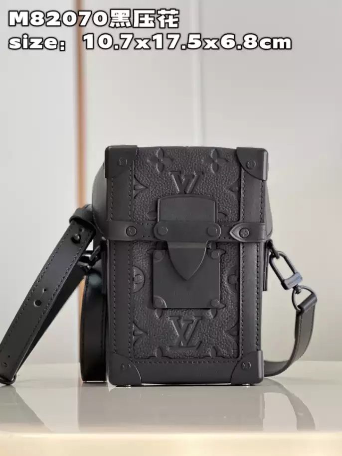 Louis Vuitton Vertical Trunk Wearable Wallet - RRG063