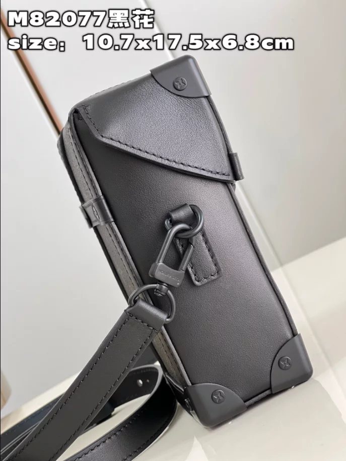 Louis Vuitton Vertical Trunk Wearable Wallet -RRG065