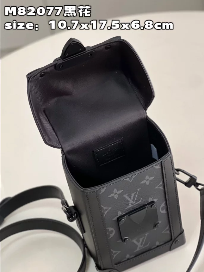 Louis Vuitton Vertical Trunk Wearable Wallet -RRG065