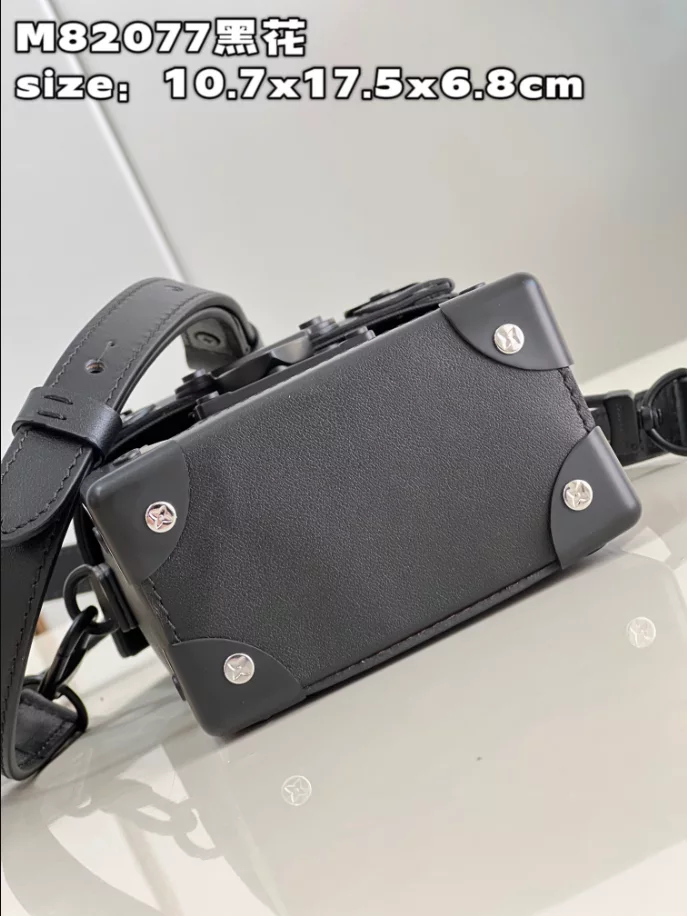 Louis Vuitton Vertical Trunk Wearable Wallet -RRG065