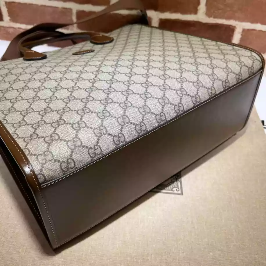 MEDIUM TOTE WITH INTERLOCKING G - GBC051