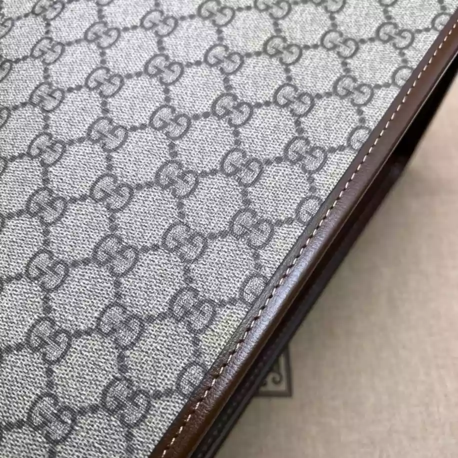 MEDIUM TOTE WITH INTERLOCKING G - GBC051