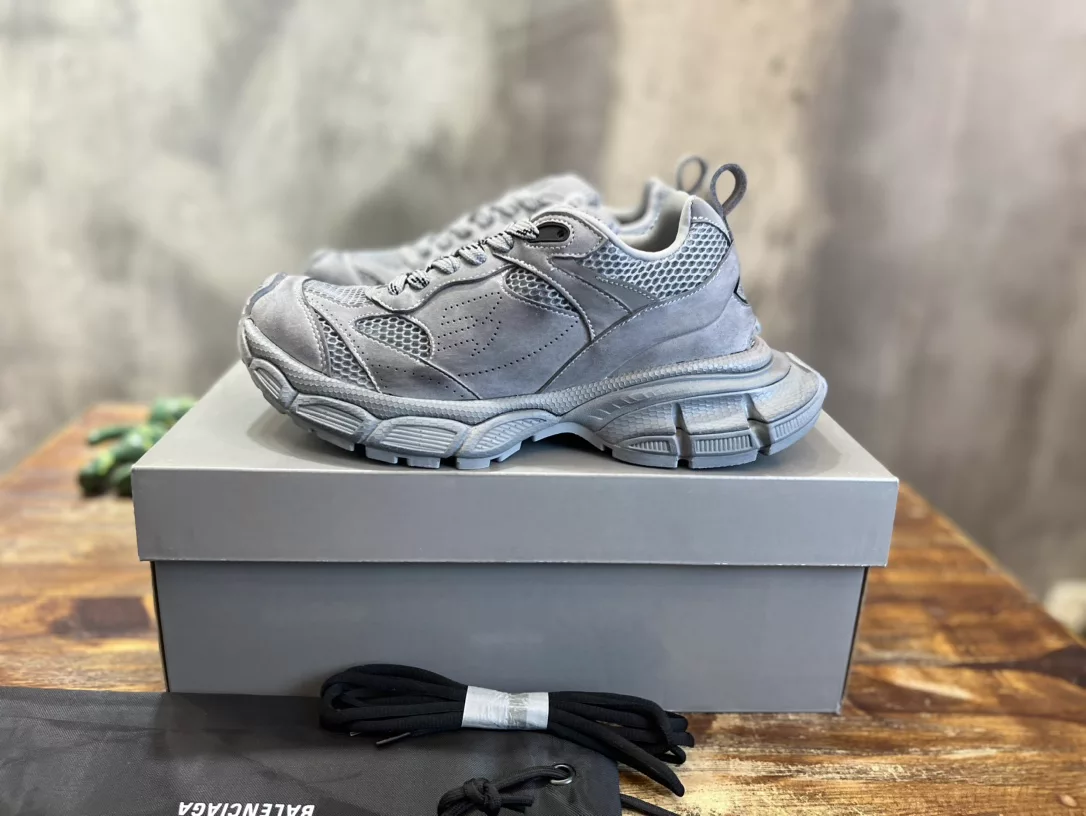 BALENCIAGA MEN'S 3XL SNEAKER - BB230