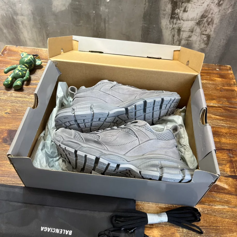 BALENCIAGA MEN'S 3XL SNEAKER - BB230