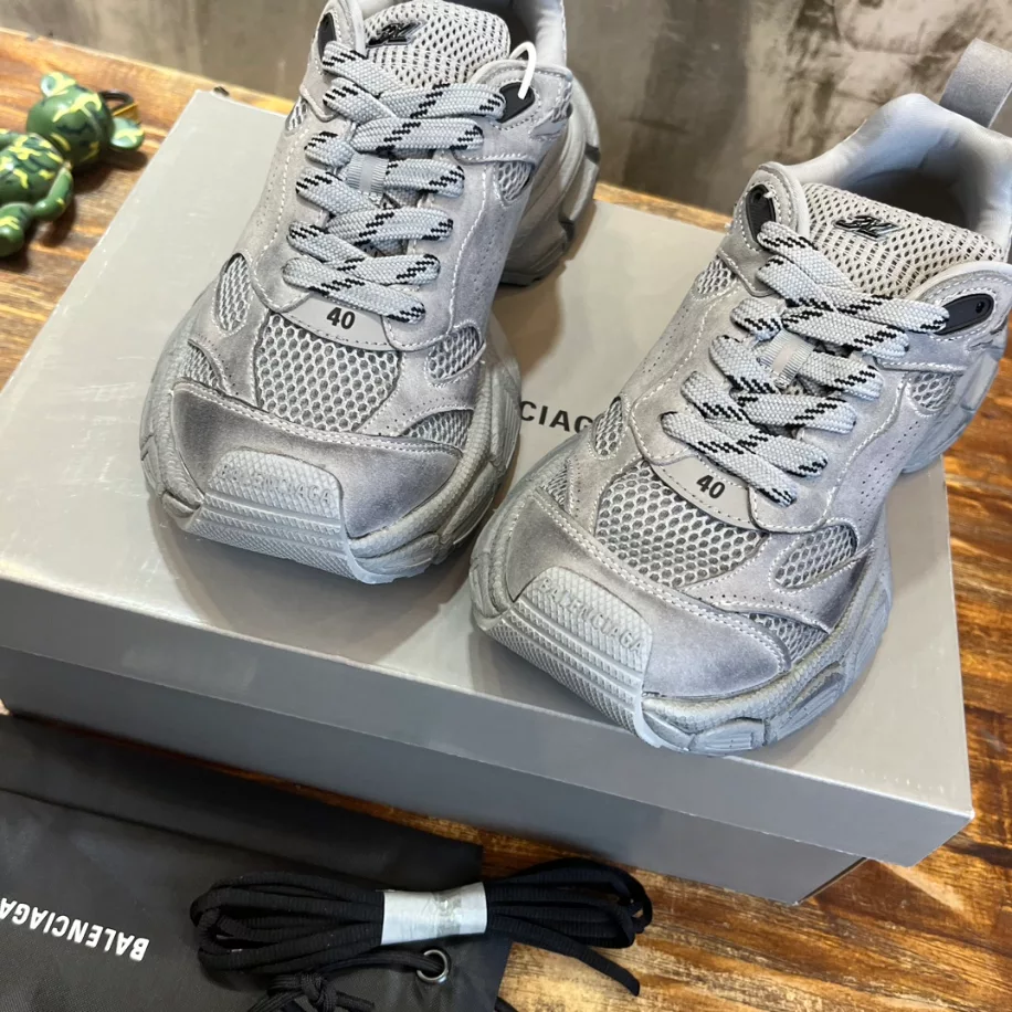 BALENCIAGA MEN'S 3XL SNEAKER - BB230