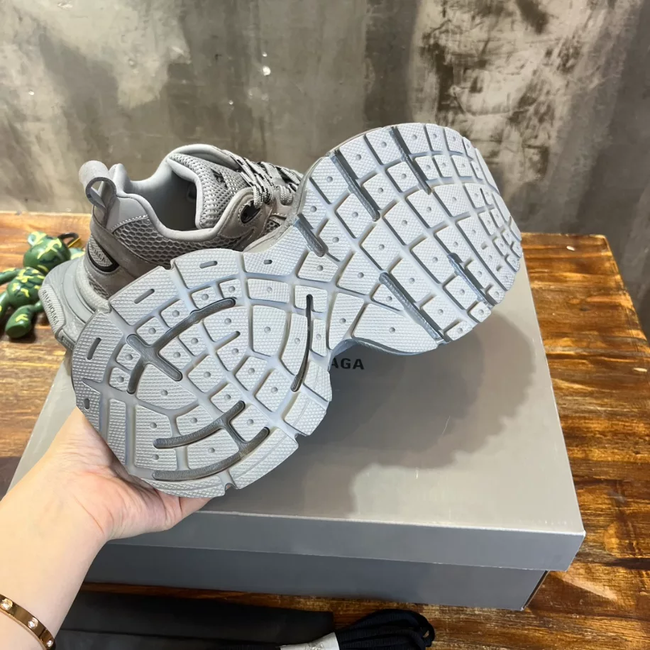 BALENCIAGA MEN'S 3XL SNEAKER - BB230