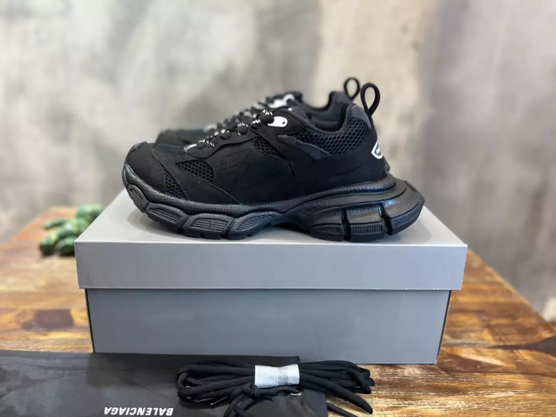 BALENCIAGA MEN'S 3XL SNEAKER - BB231