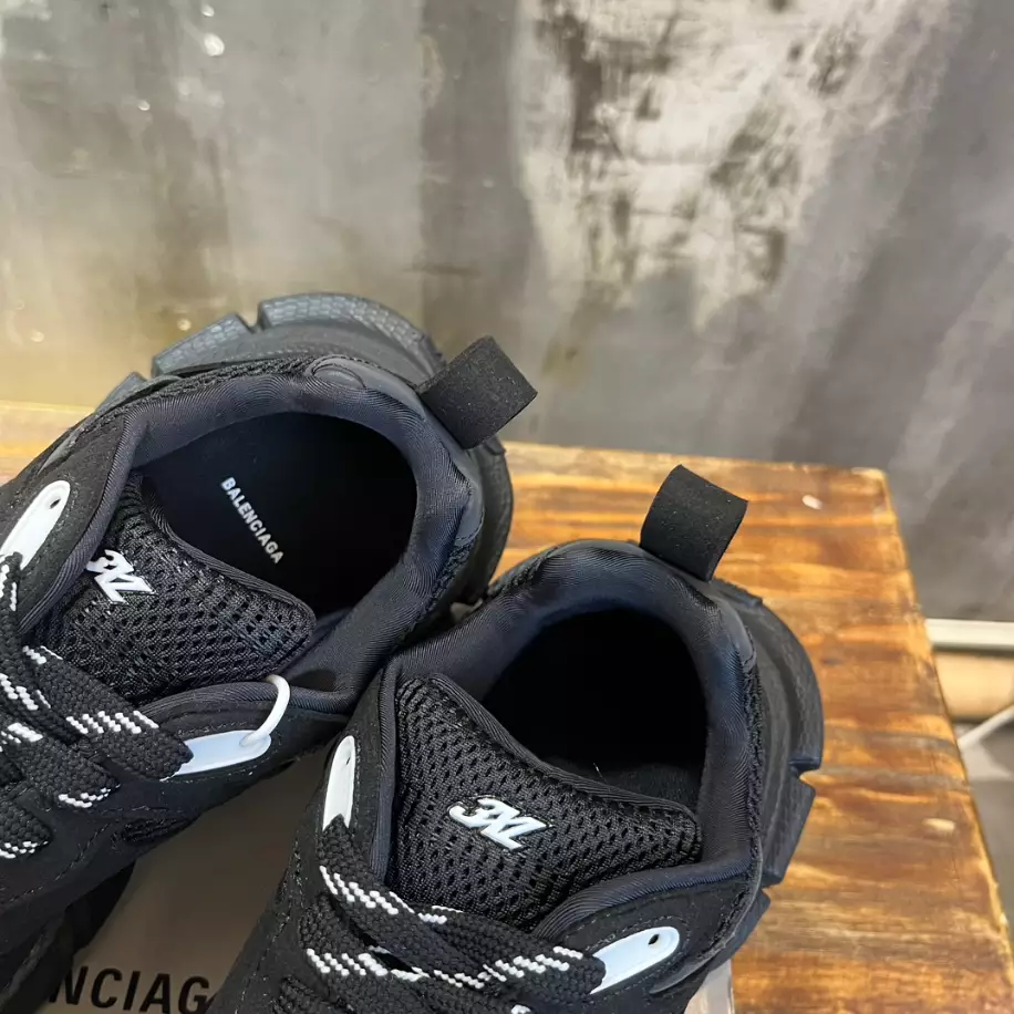 BALENCIAGA MEN'S 3XL SNEAKER - BB231