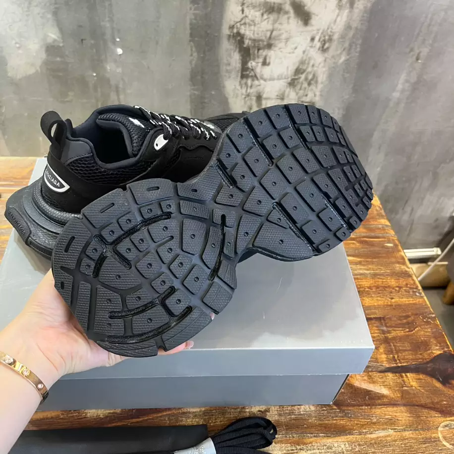 BALENCIAGA MEN'S 3XL SNEAKER - BB231