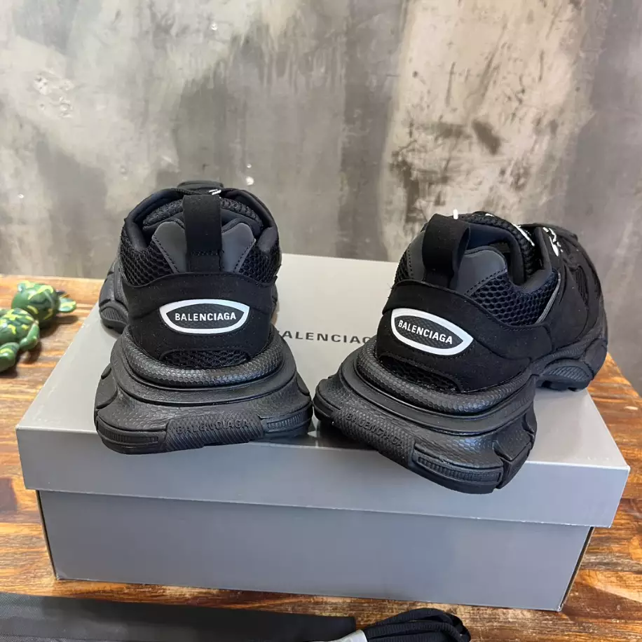 BALENCIAGA MEN'S 3XL SNEAKER - BB231