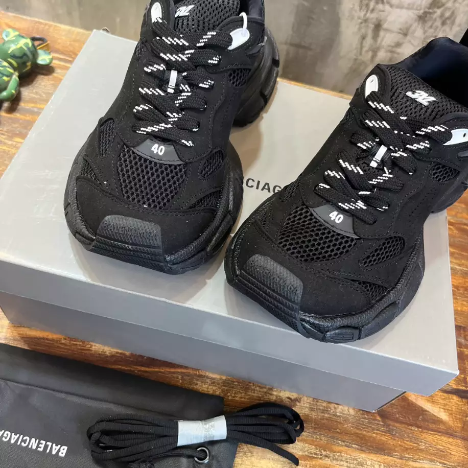 BALENCIAGA MEN'S 3XL SNEAKER - BB231