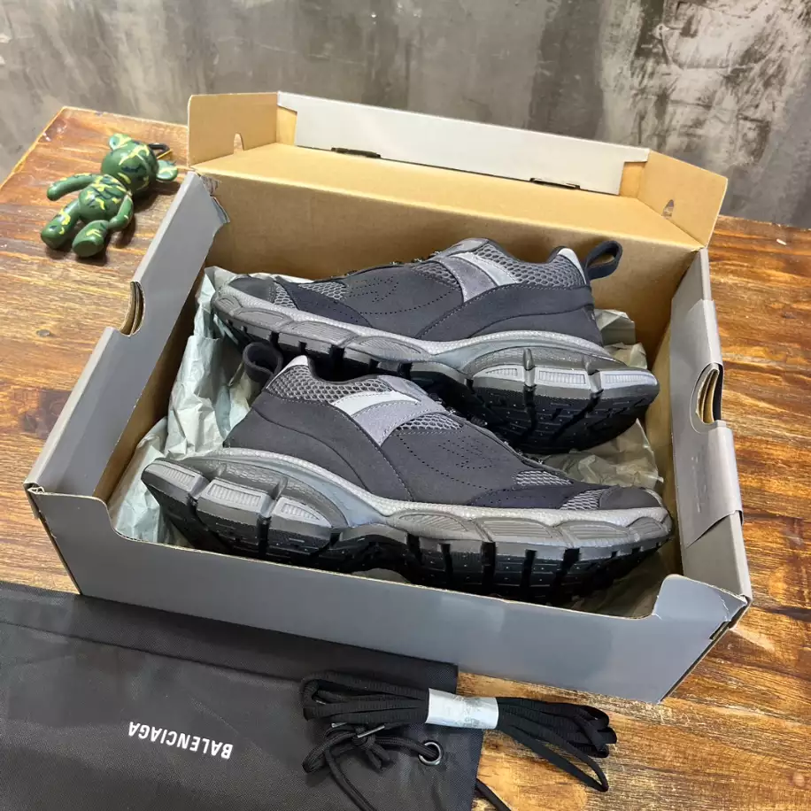 BALENCIAGA MEN'S 3XL SNEAKER IN DARK GREY - BB229