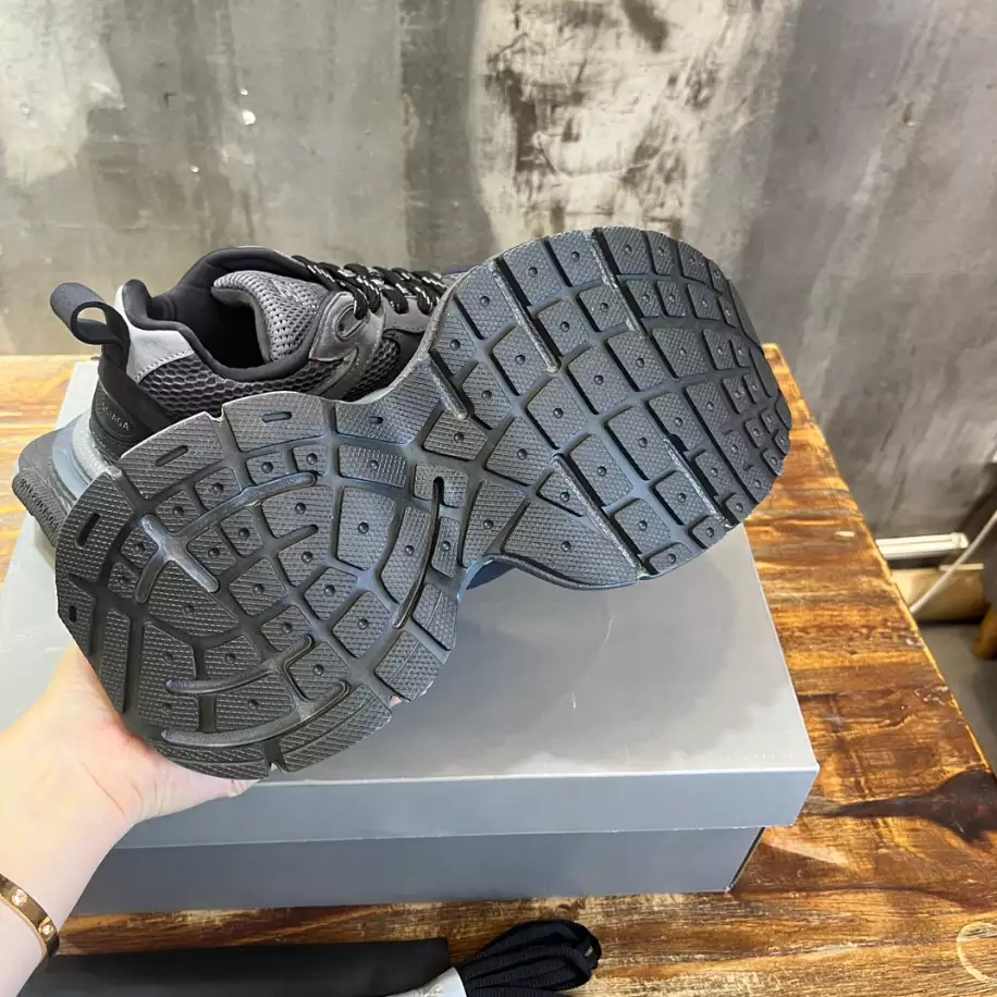 BALENCIAGA MEN'S 3XL SNEAKER IN DARK GREY - BB229