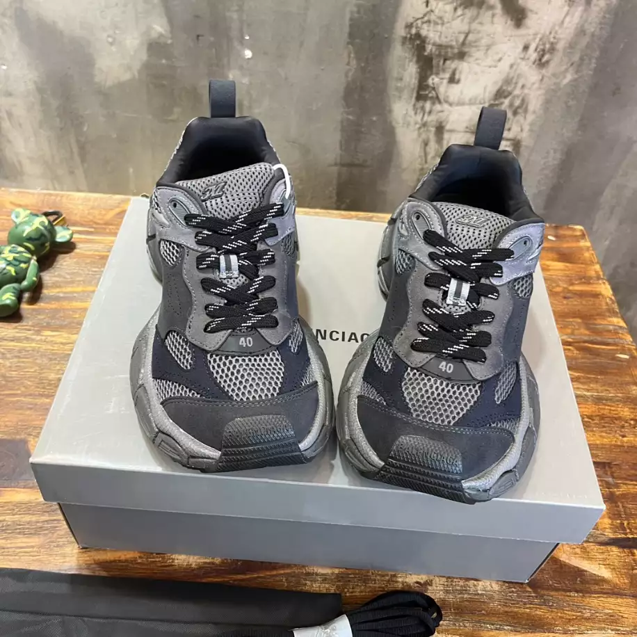 BALENCIAGA MEN'S 3XL SNEAKER IN DARK GREY - BB229