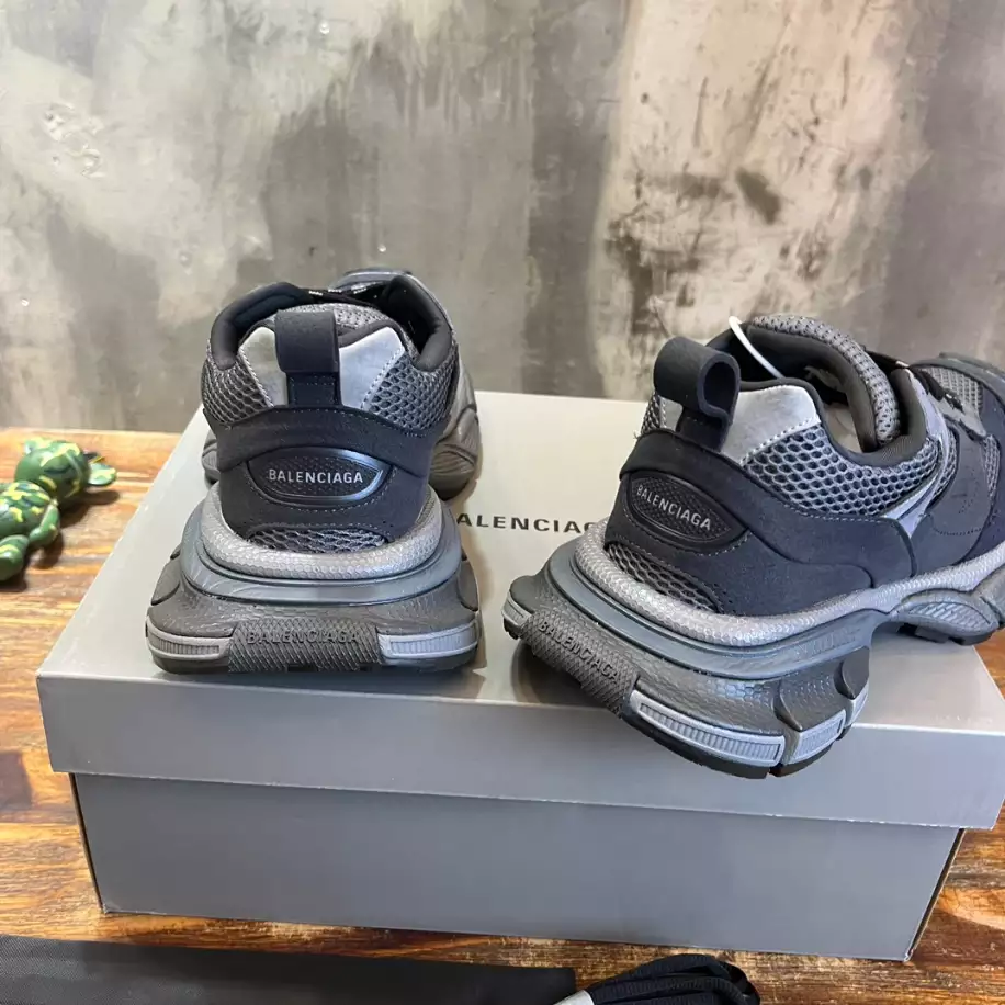 BALENCIAGA MEN'S 3XL SNEAKER IN DARK GREY - BB229