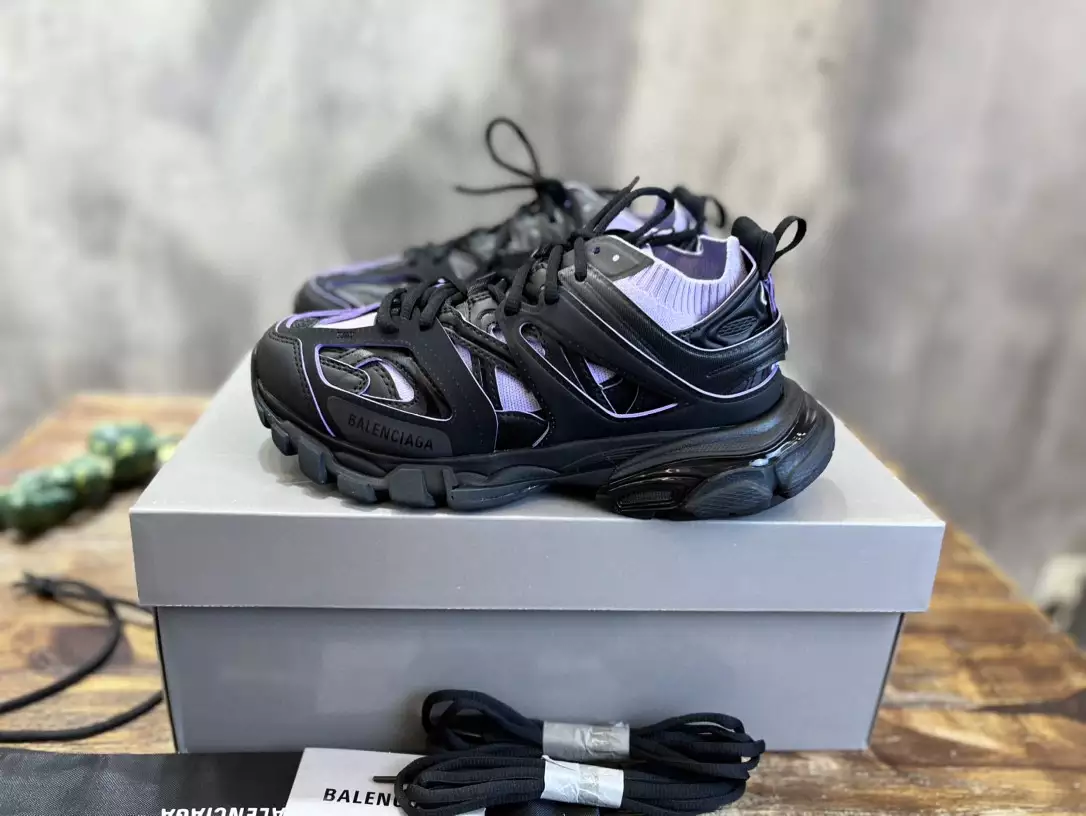 BALENCIAGA MEN'S TRACK SNEAKER - BB243