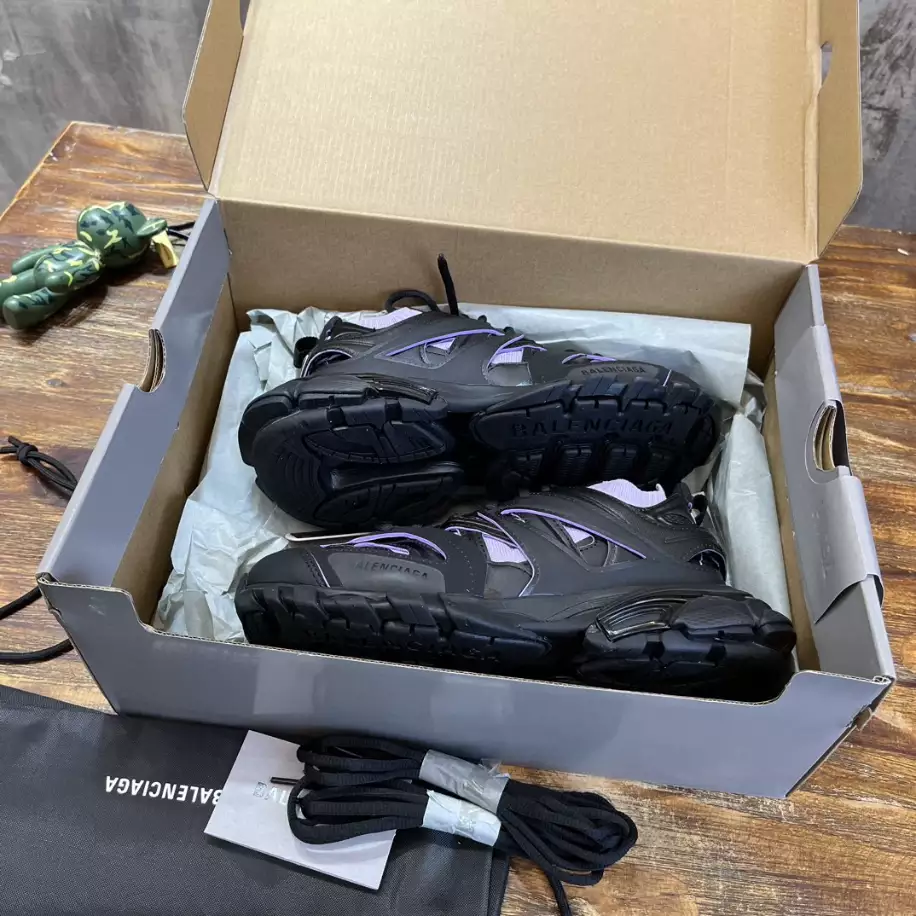 BALENCIAGA MEN'S TRACK SNEAKER - BB243