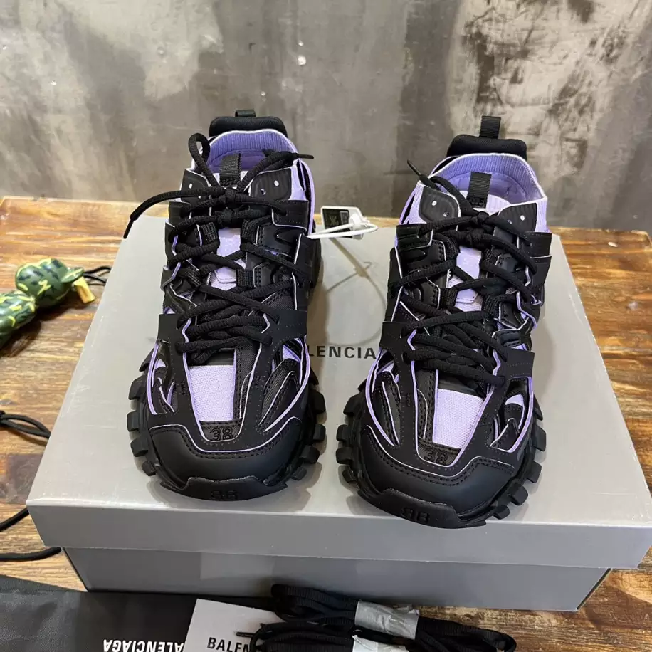 BALENCIAGA MEN'S TRACK SNEAKER - BB243