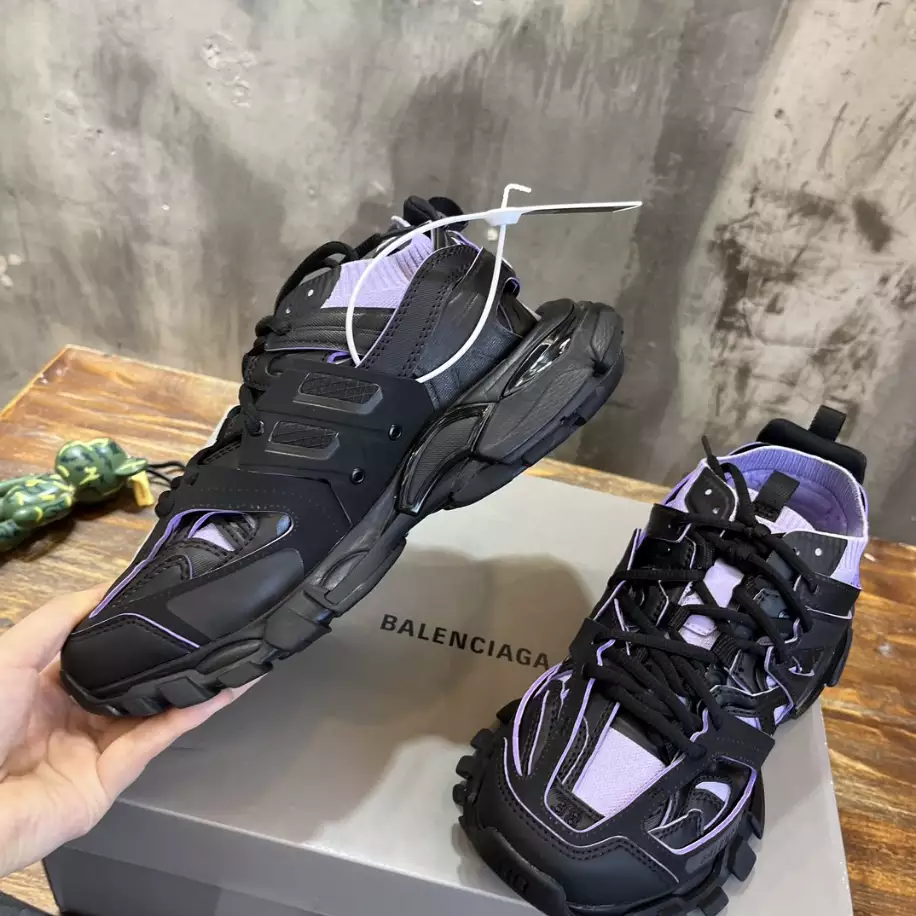 BALENCIAGA MEN'S TRACK SNEAKER - BB243
