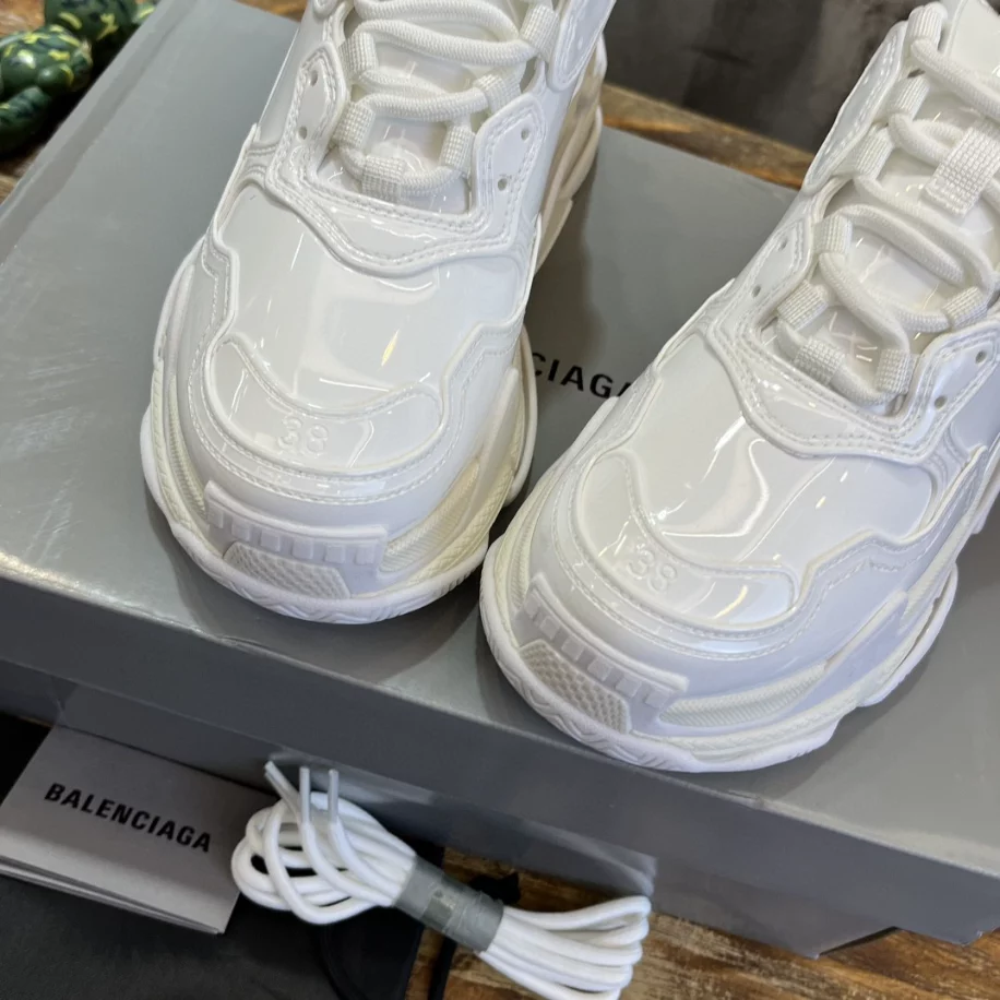 BALENCIAGA TRIPLE S SNEAKER - BB258