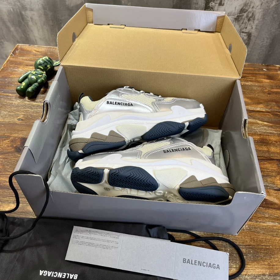 BALENCIAGA WOMEN'S TRIPLE S SNEAKER IN BLACK/WHITE/SILVER - BB256