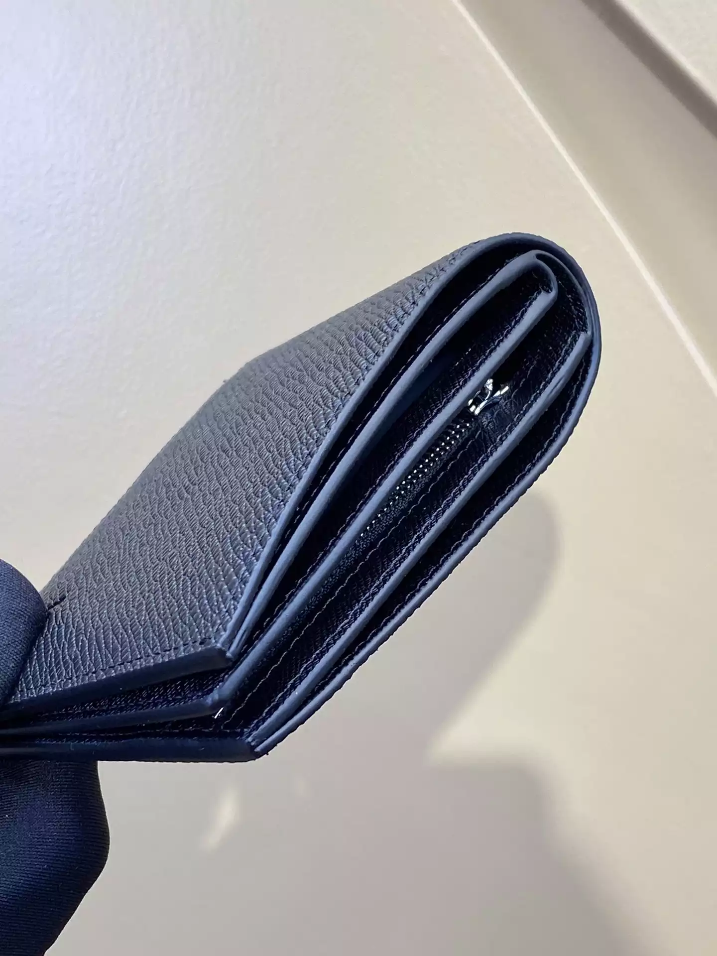 LV AMERIGO WALLET TAIGA LEATHER - RRG095