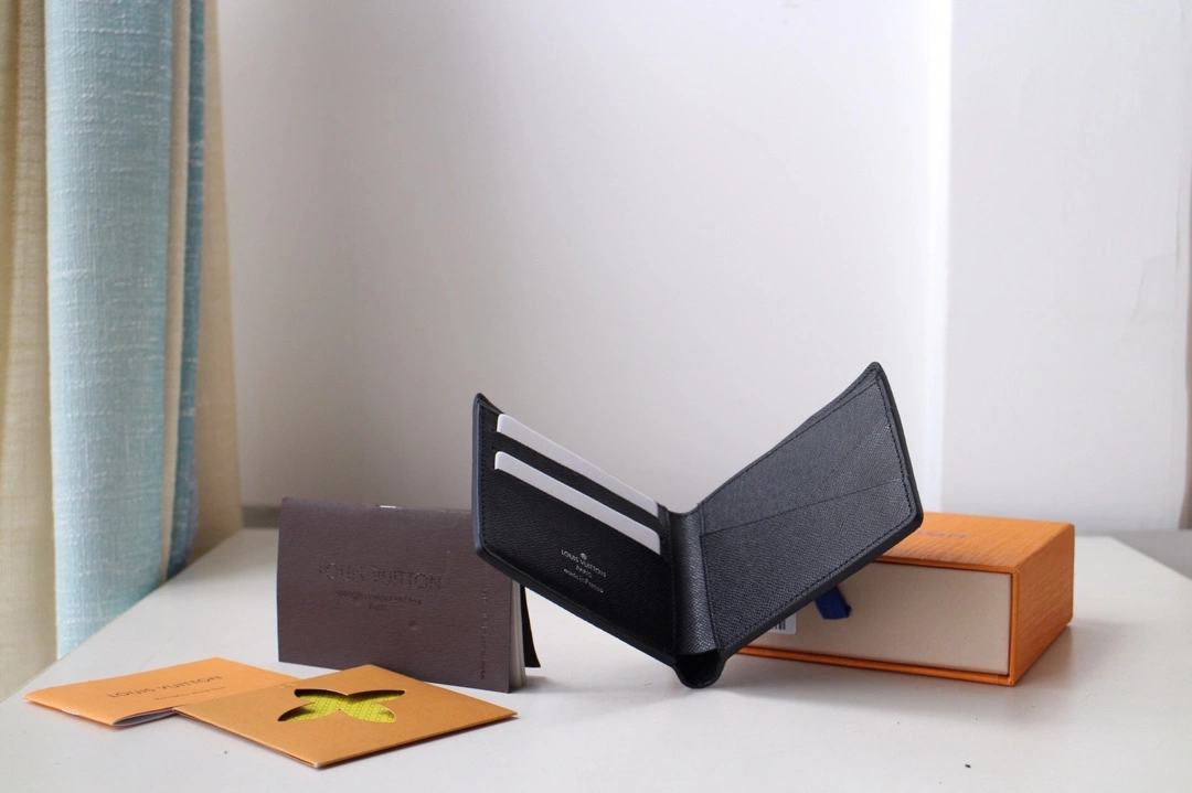 LV MULTIPLE WALLET- RRG083