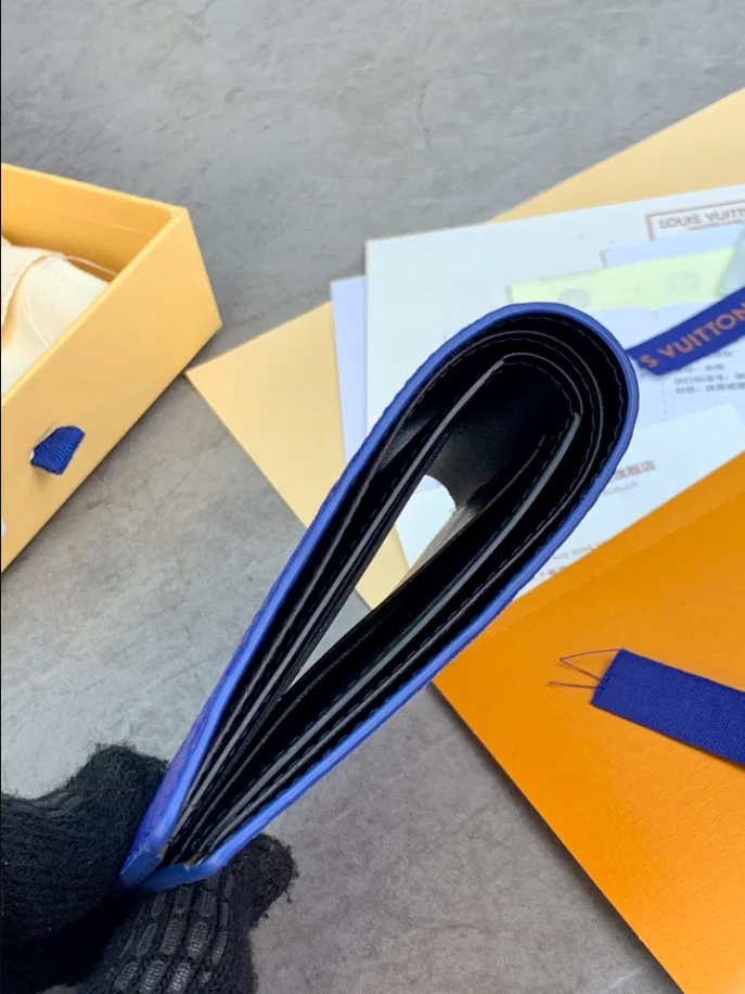 LV MULTIPLE WALLET- RRG087