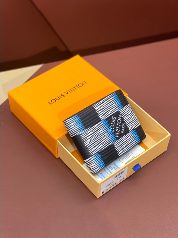 LV SLENDER WALLET - RRG081