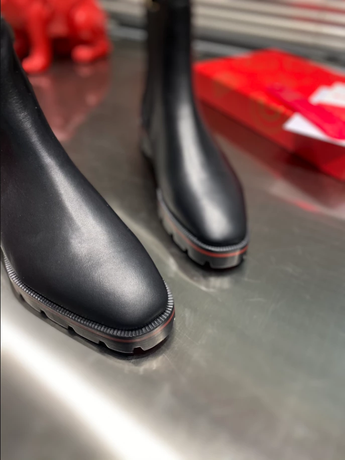 CHRISTIAN LOUBOUTIN HIGH-TOP SNEAKER - CL181