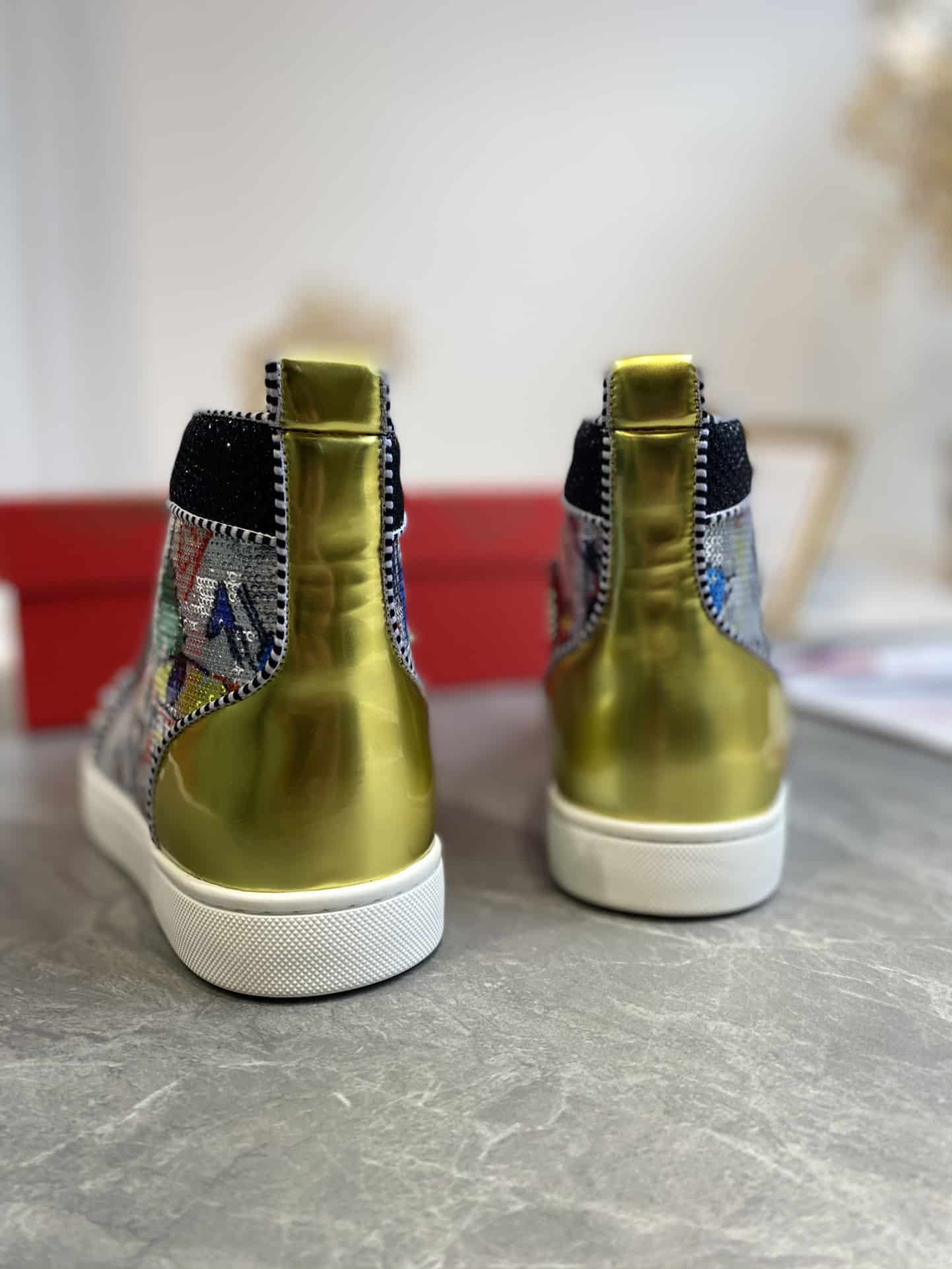 CHRISTIAN LOUBOUTIN HIGH-TOP SNEAKER - CL182