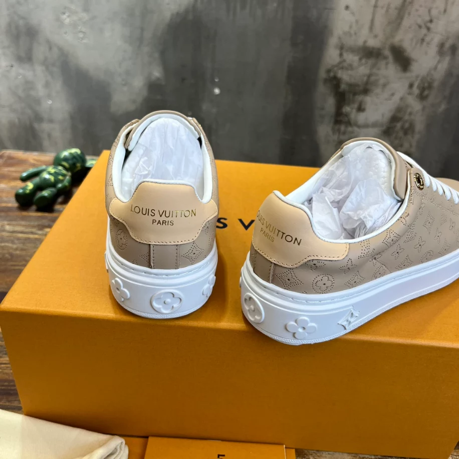 LV TIME OUT SNEAKER