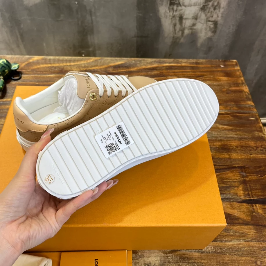 LV TIME OUT SNEAKER