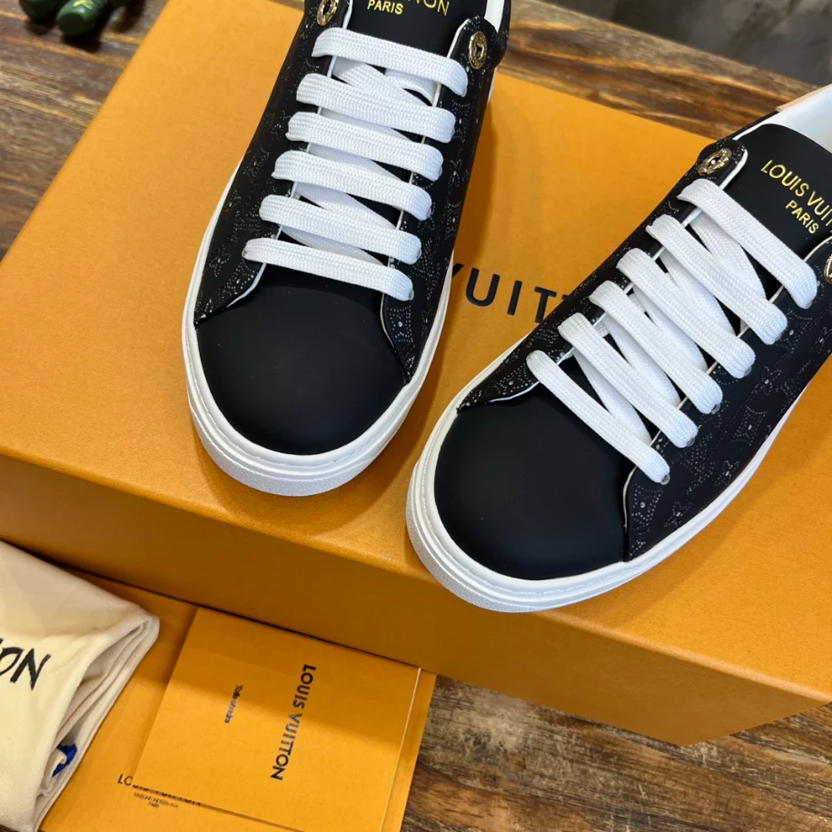 LV TIME OUT SNEAKER